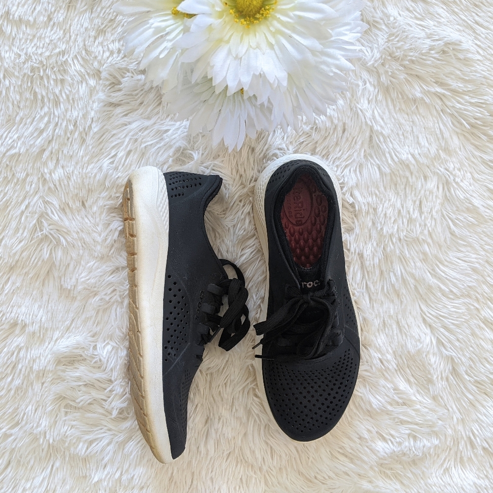 Crocs Women's Pacer B/W Lite Ride Sneakers SZ 9